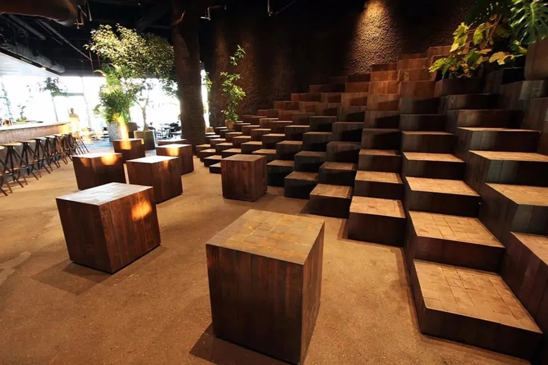 七星这个日本餐饮空间设计，带你来到热带丛林